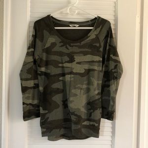 Aritzia TNA camo long sleeve tee top